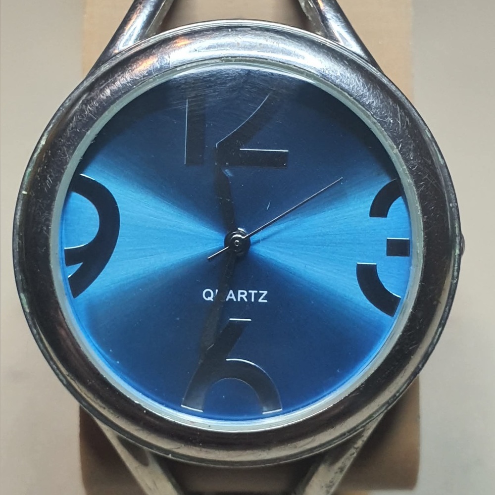 🦋10/$20🦋 Silver/Blue Stainless Steel Women's Cuff Watch